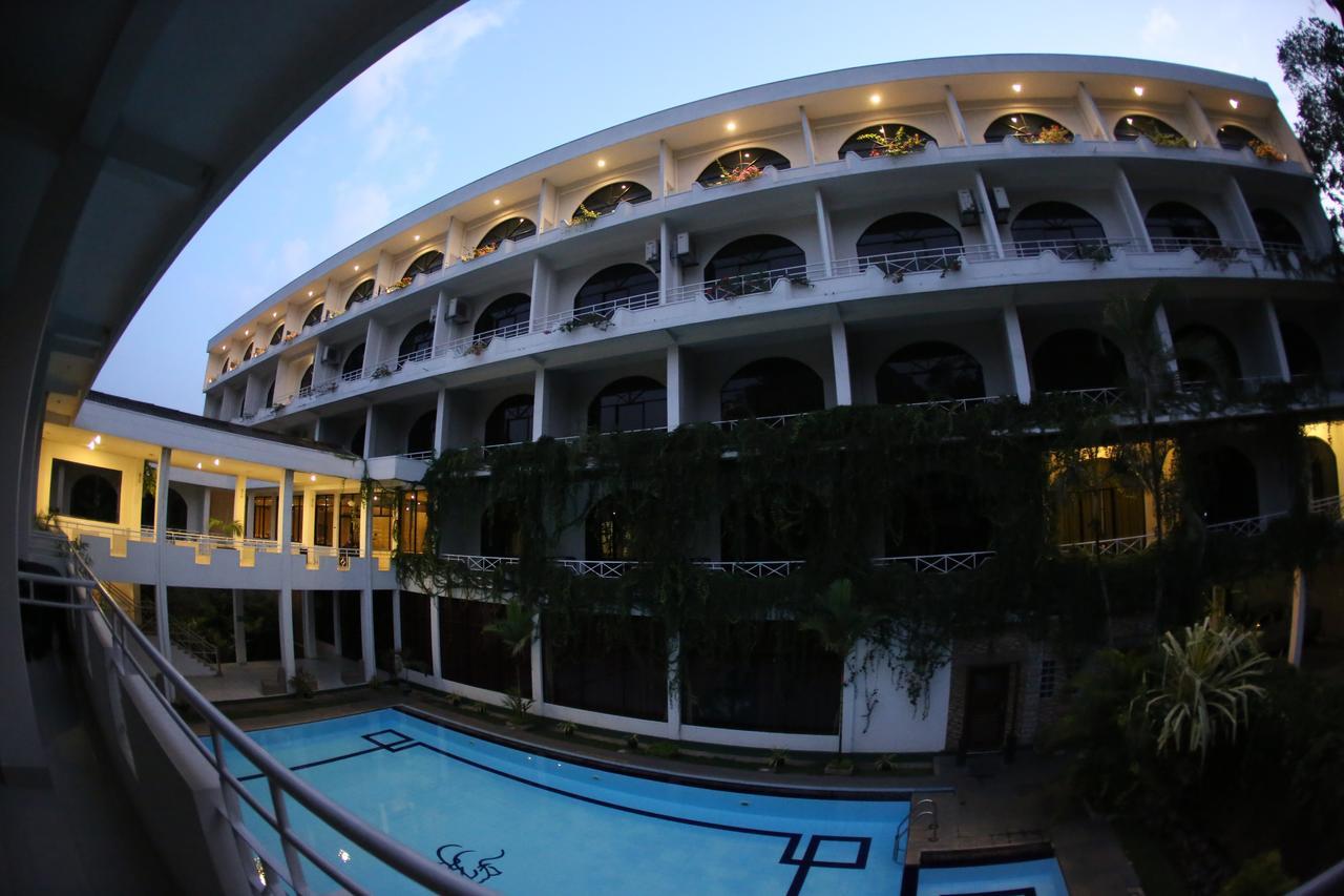 더 칸디안 리치 호텔 쿠루네갈라 외부 사진