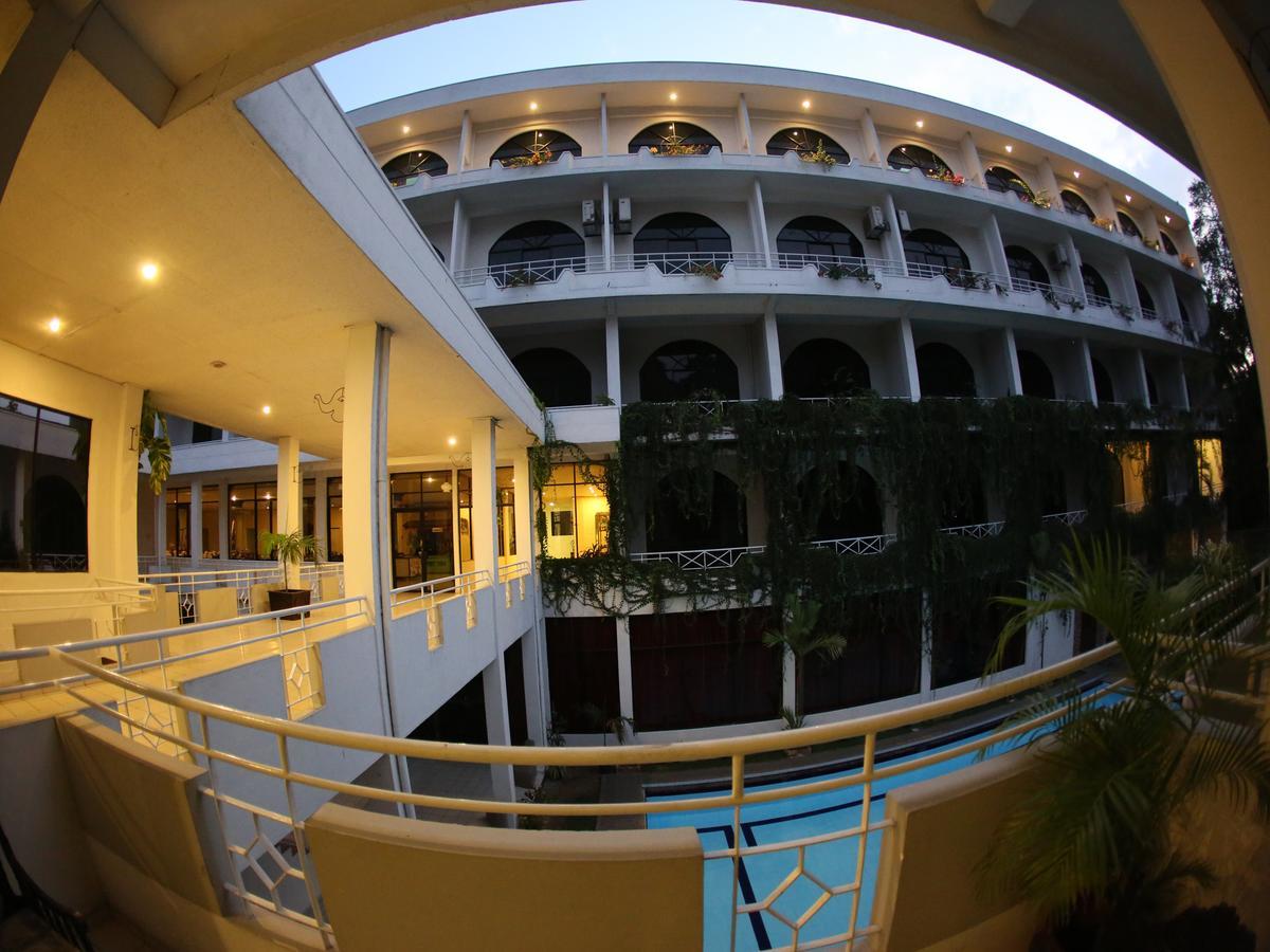 더 칸디안 리치 호텔 쿠루네갈라 외부 사진